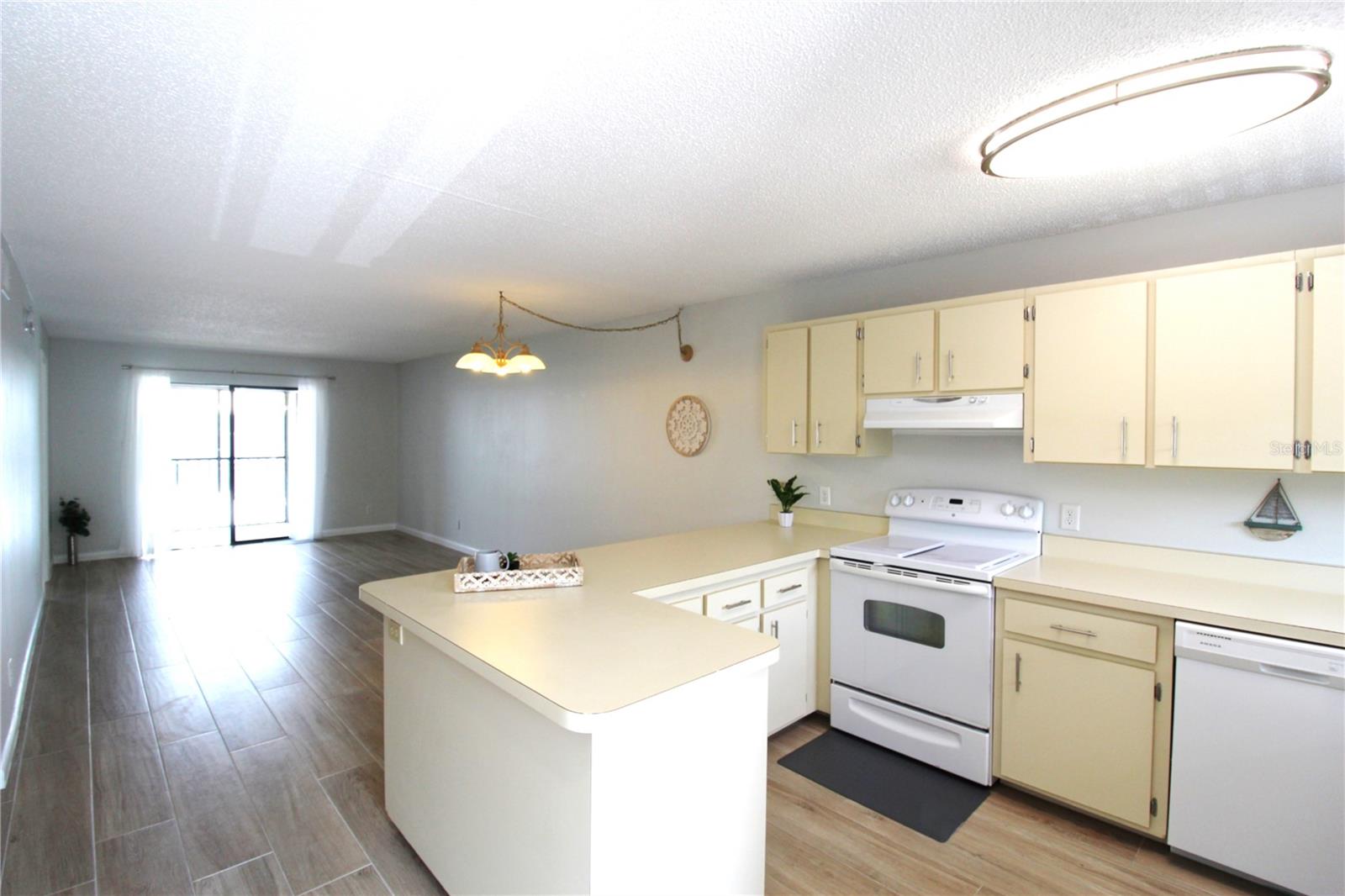 Image 11 of 22 For 6033 34th Street W 28
