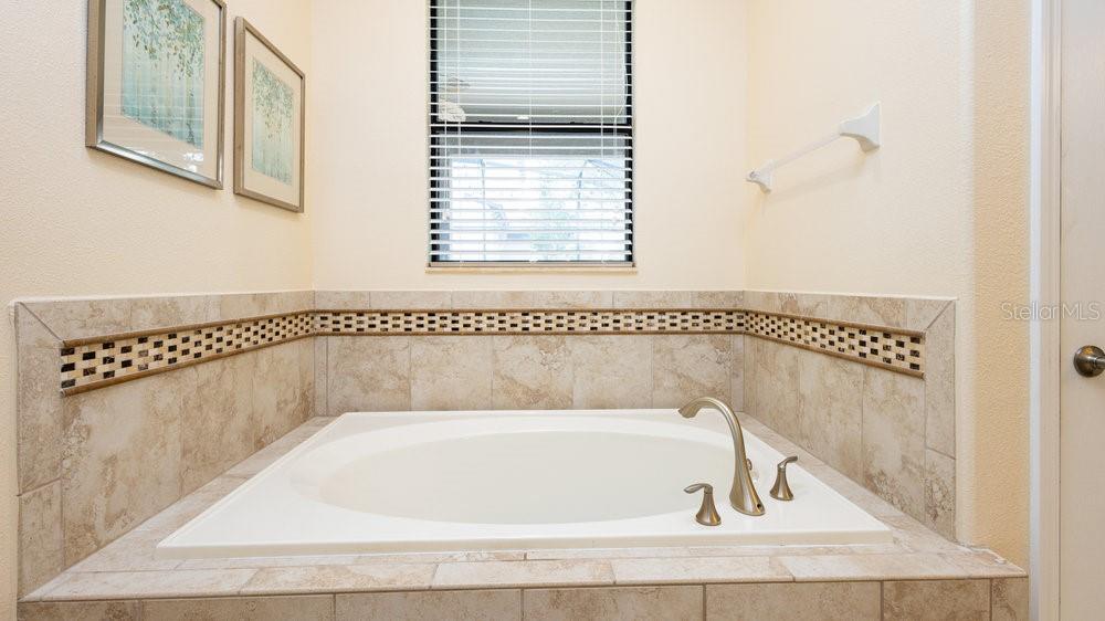 Image 23 of 77 For 1450 Rolling Fairway Drive