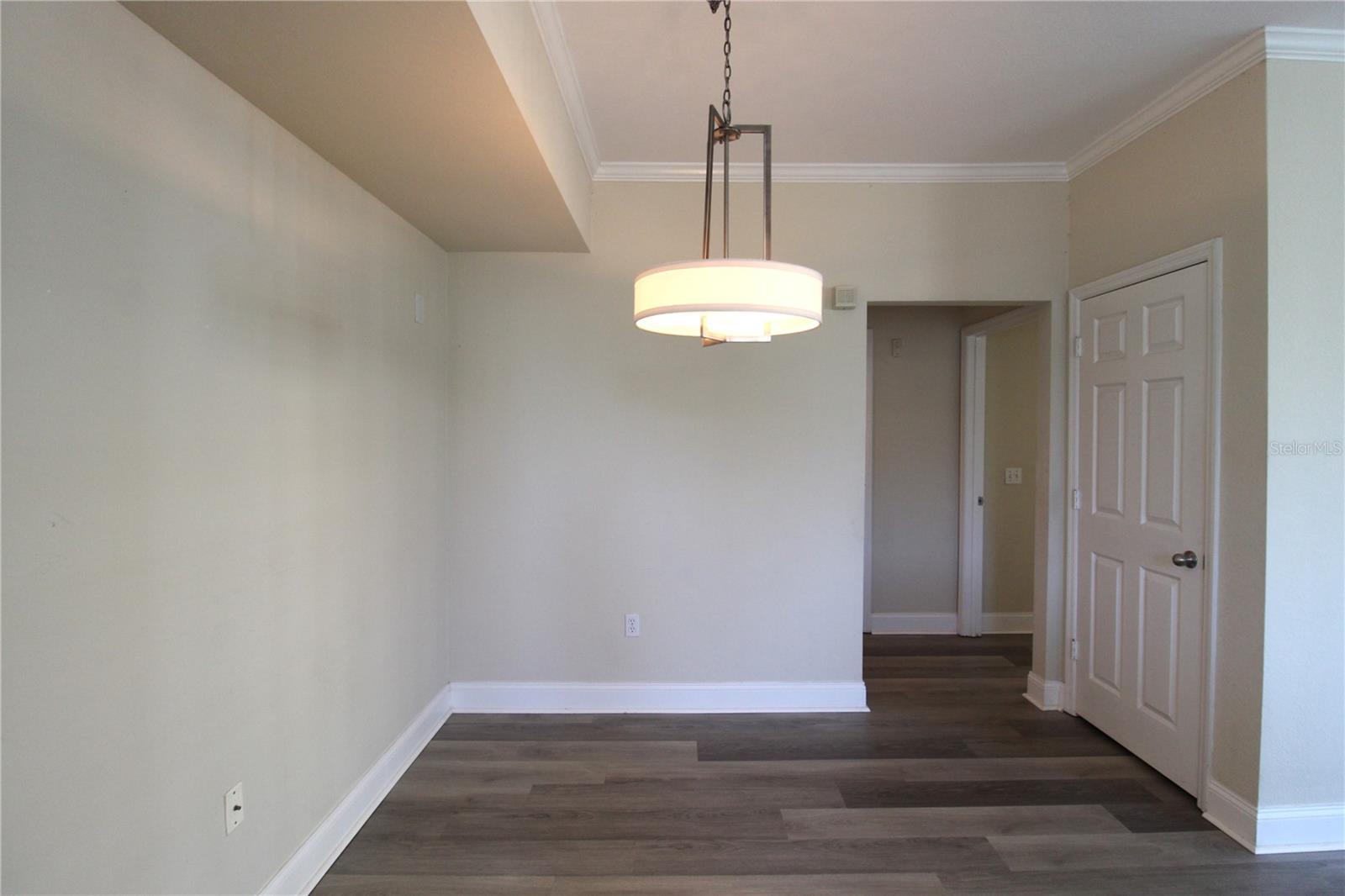 Image 6 of 25 For 5510 Rosehill Road 104