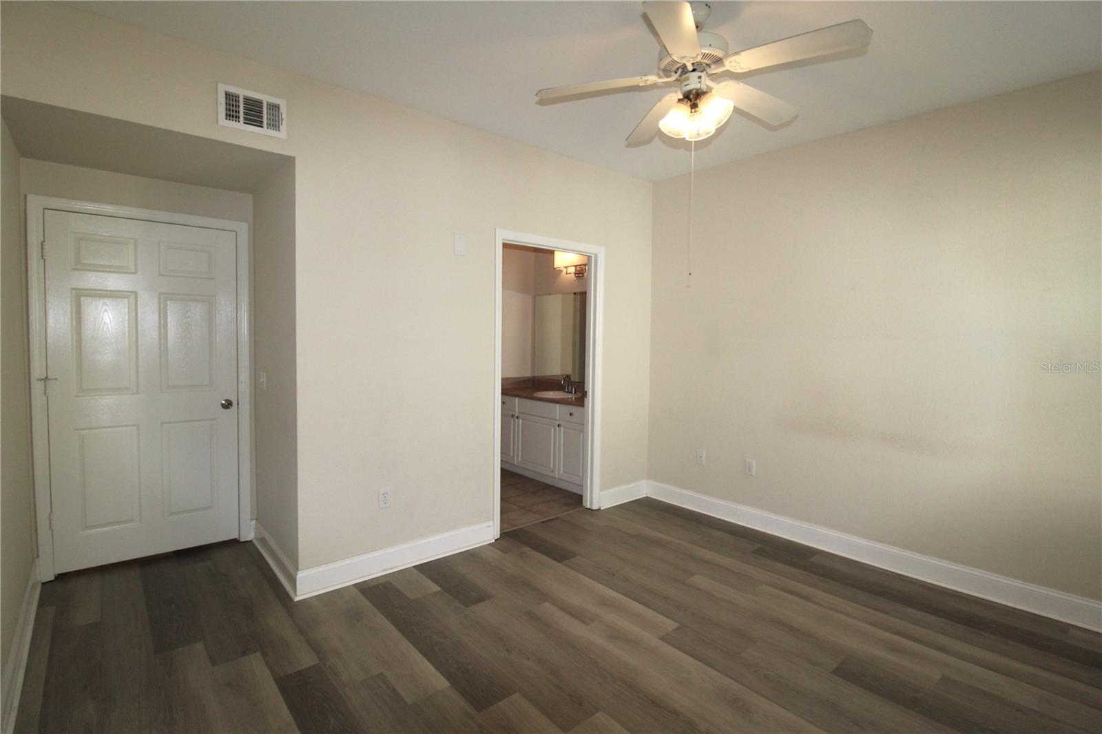 Image 9 of 25 For 5510 Rosehill Road 104