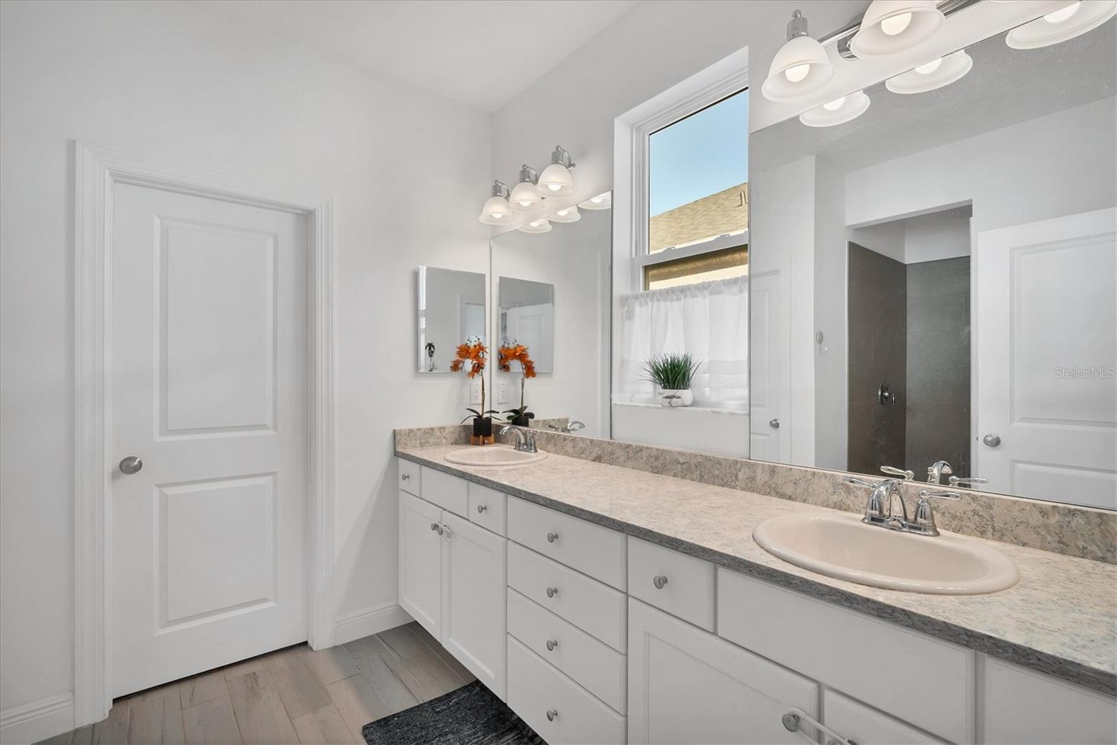Image 26 of 62 For 5415 Limelight Drive