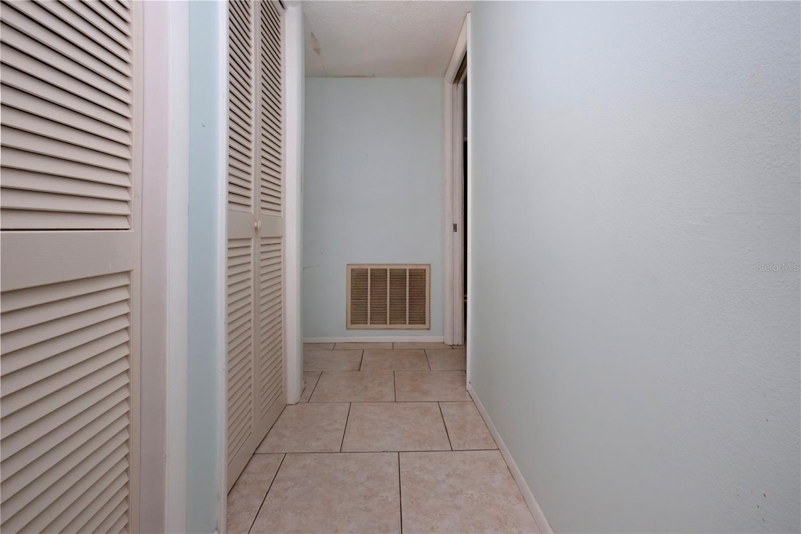 Image 18 of 25 For 2413 Aspinwall Street 2413
