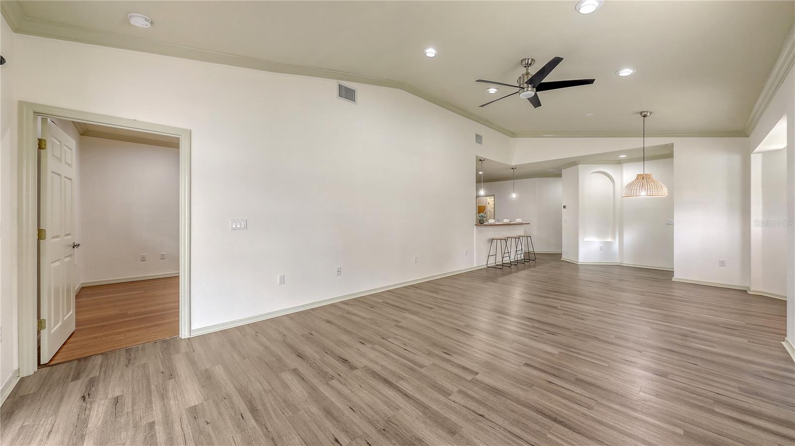 Image 11 of 44 For 203 28th Street W