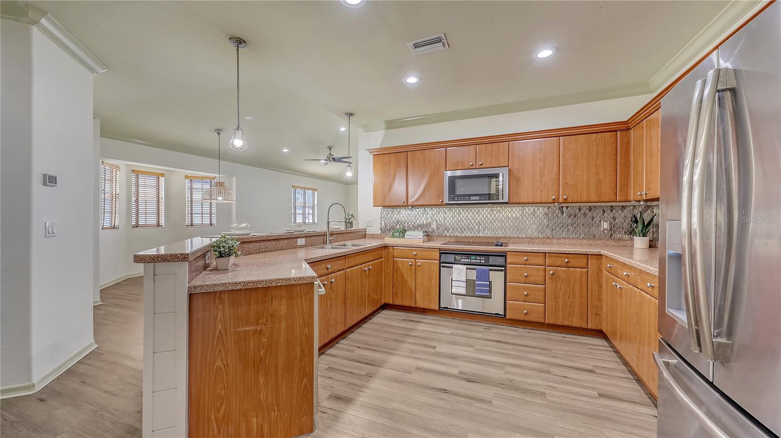 Image 21 of 44 For 203 28th Street W