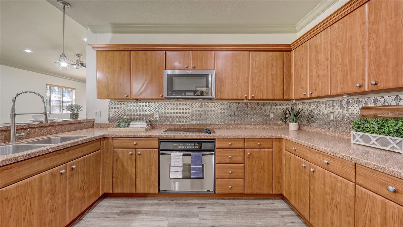 Image 22 of 44 For 203 28th Street W