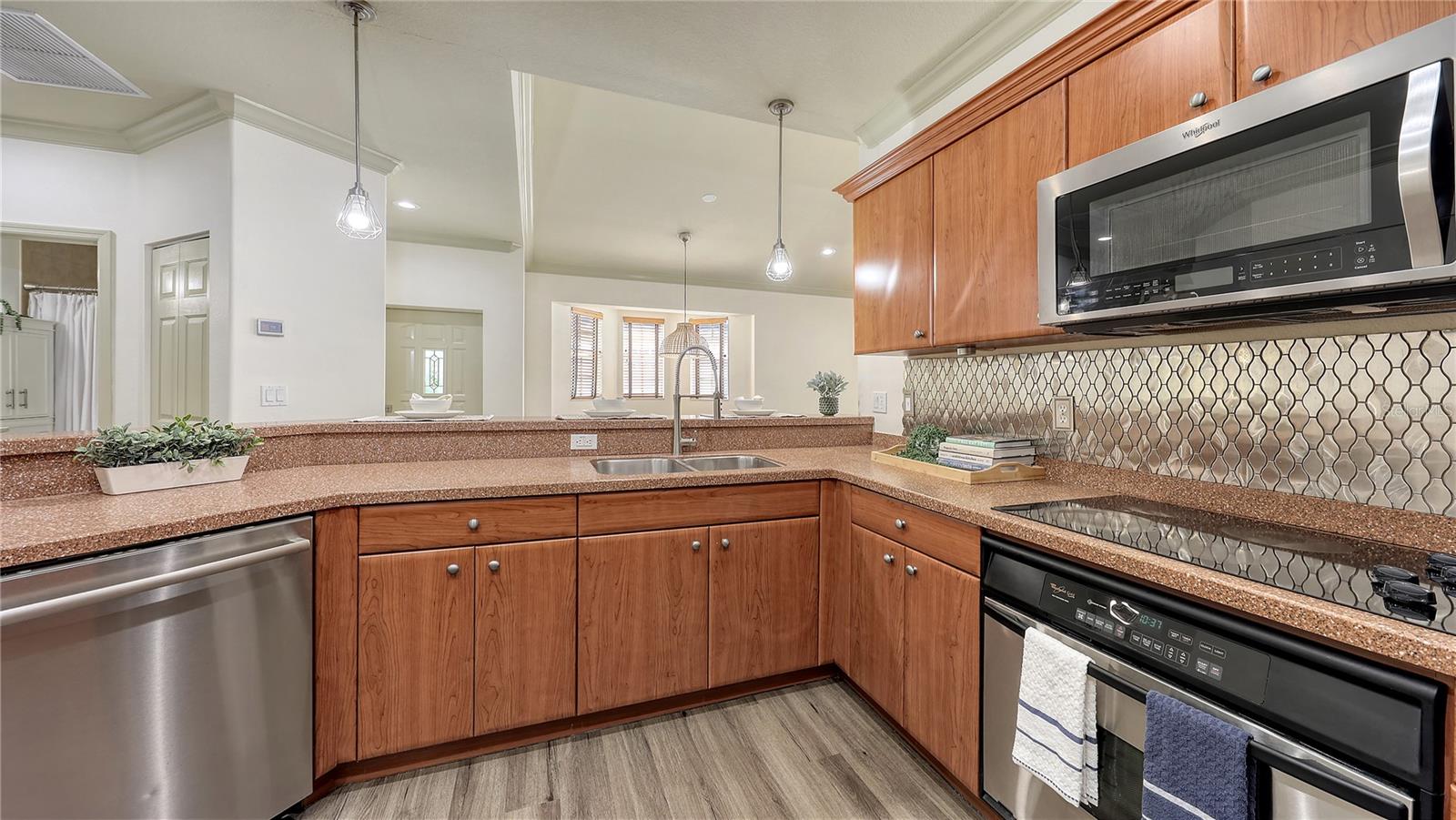 Image 24 of 44 For 203 28th Street W