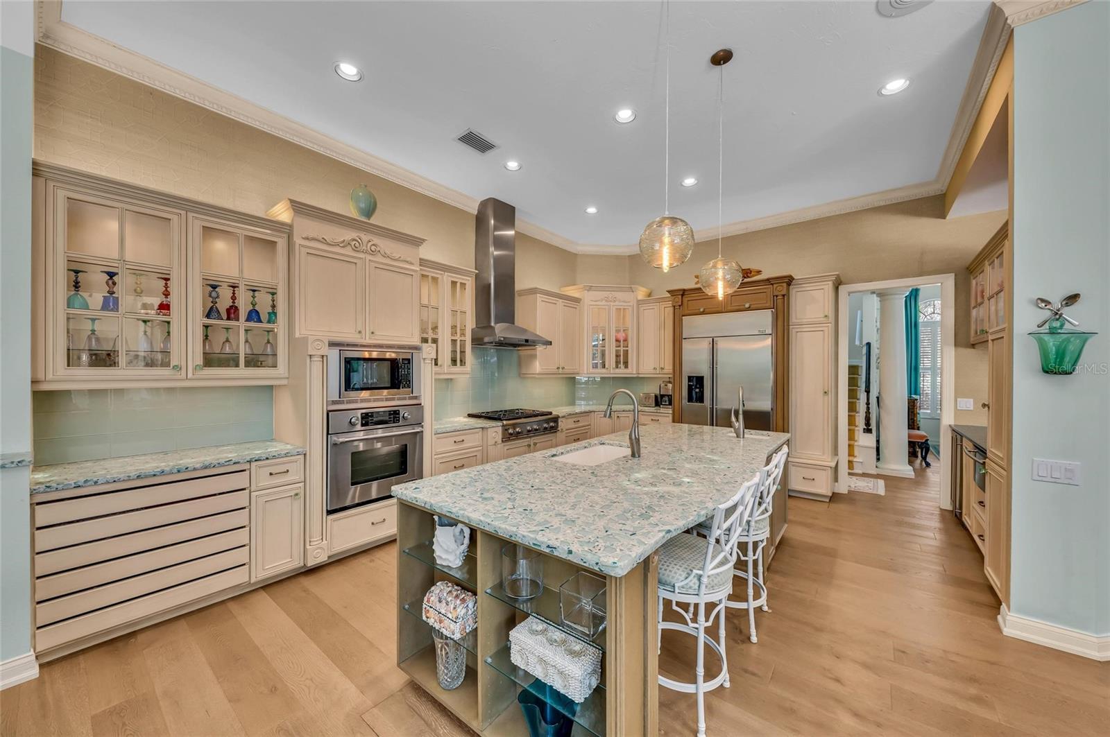 Listing photo id 8 for 8105 Warwick Gardens Lane