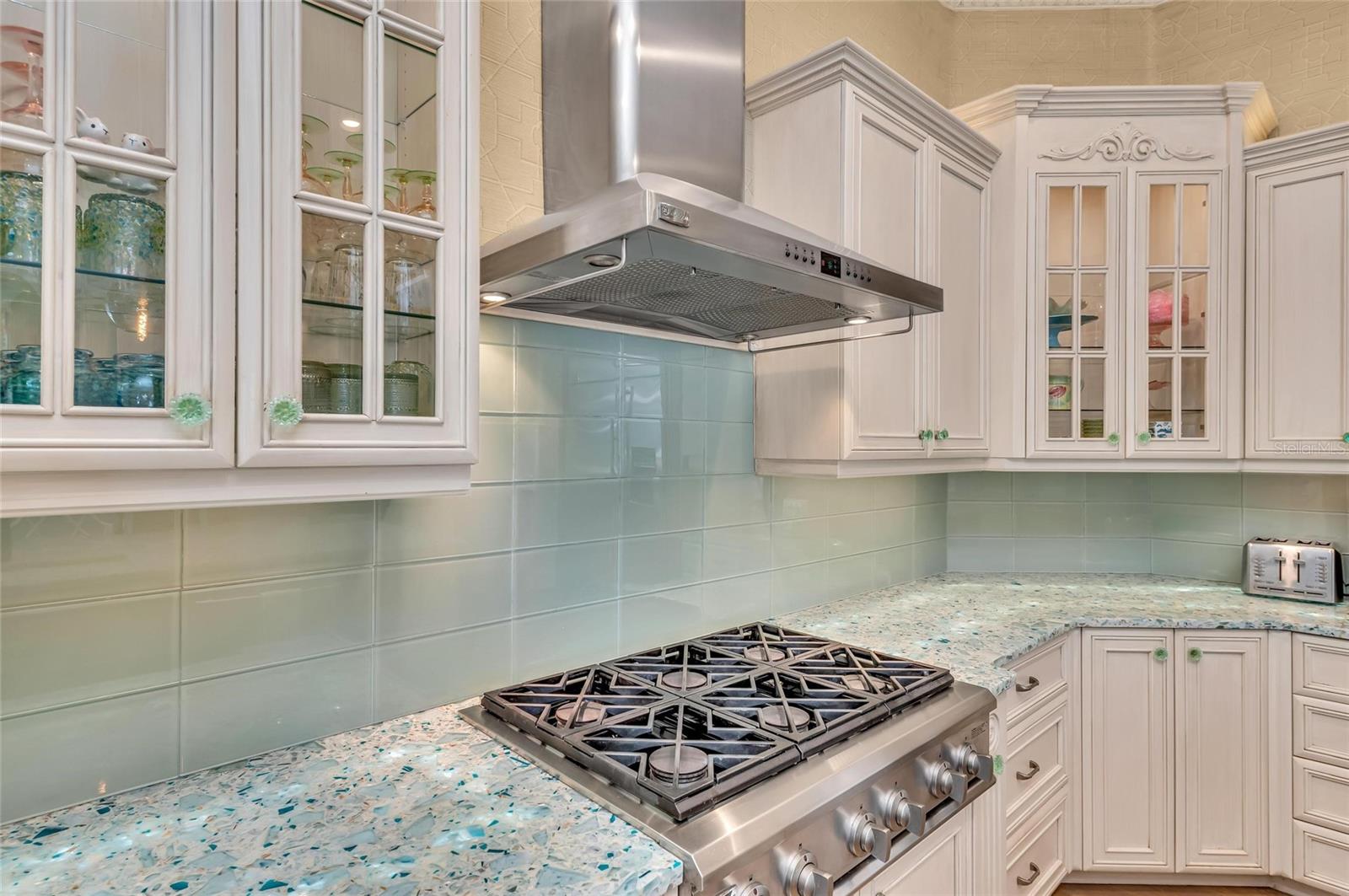 Listing photo id 9 for 8105 Warwick Gardens Lane
