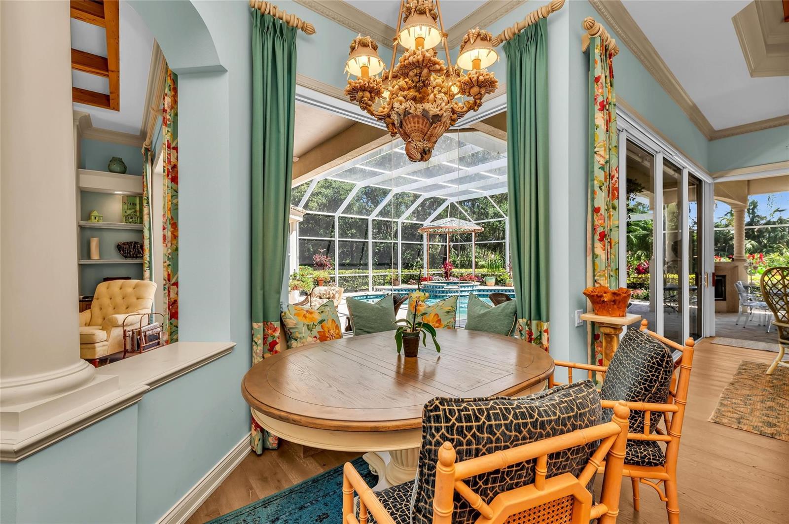 Listing photo id 10 for 8105 Warwick Gardens Lane