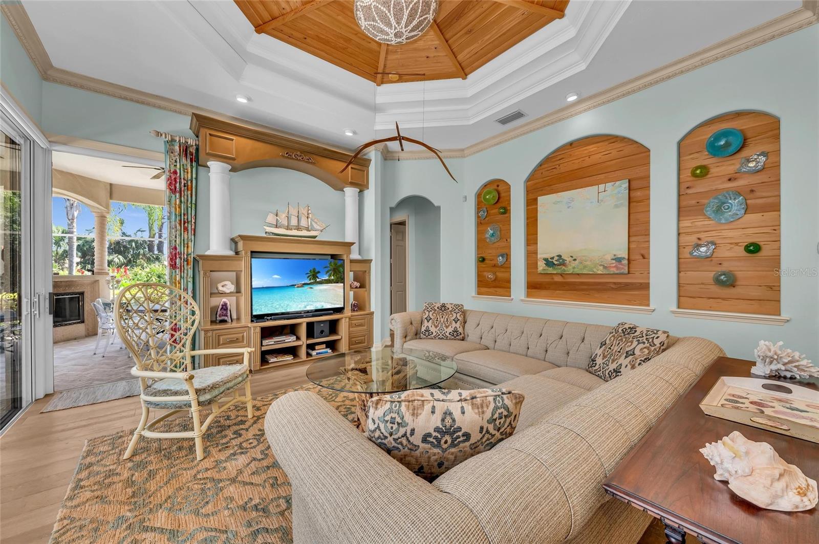 Listing photo id 11 for 8105 Warwick Gardens Lane