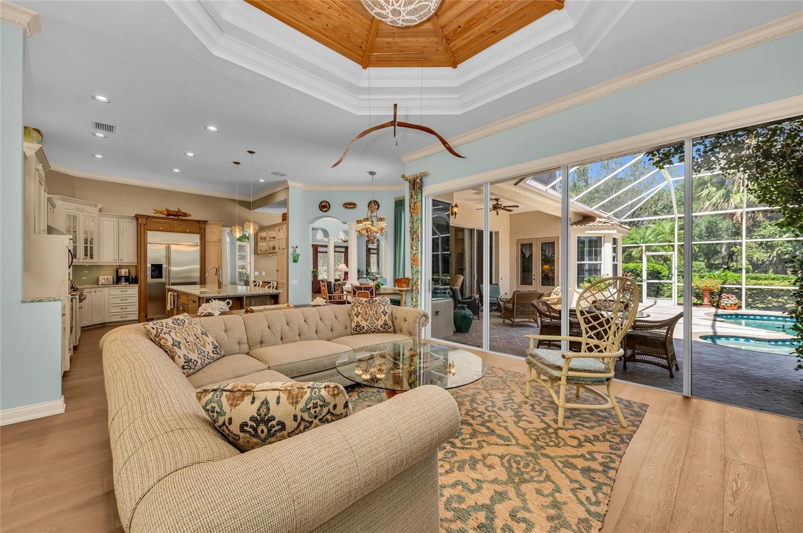 Listing photo id 12 for 8105 Warwick Gardens Lane