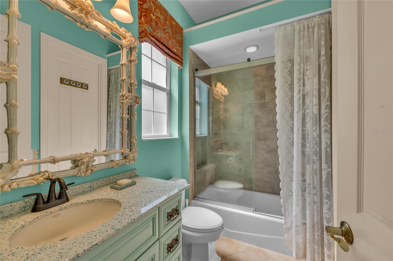 Listing photo id 17 for 8105 Warwick Gardens Lane