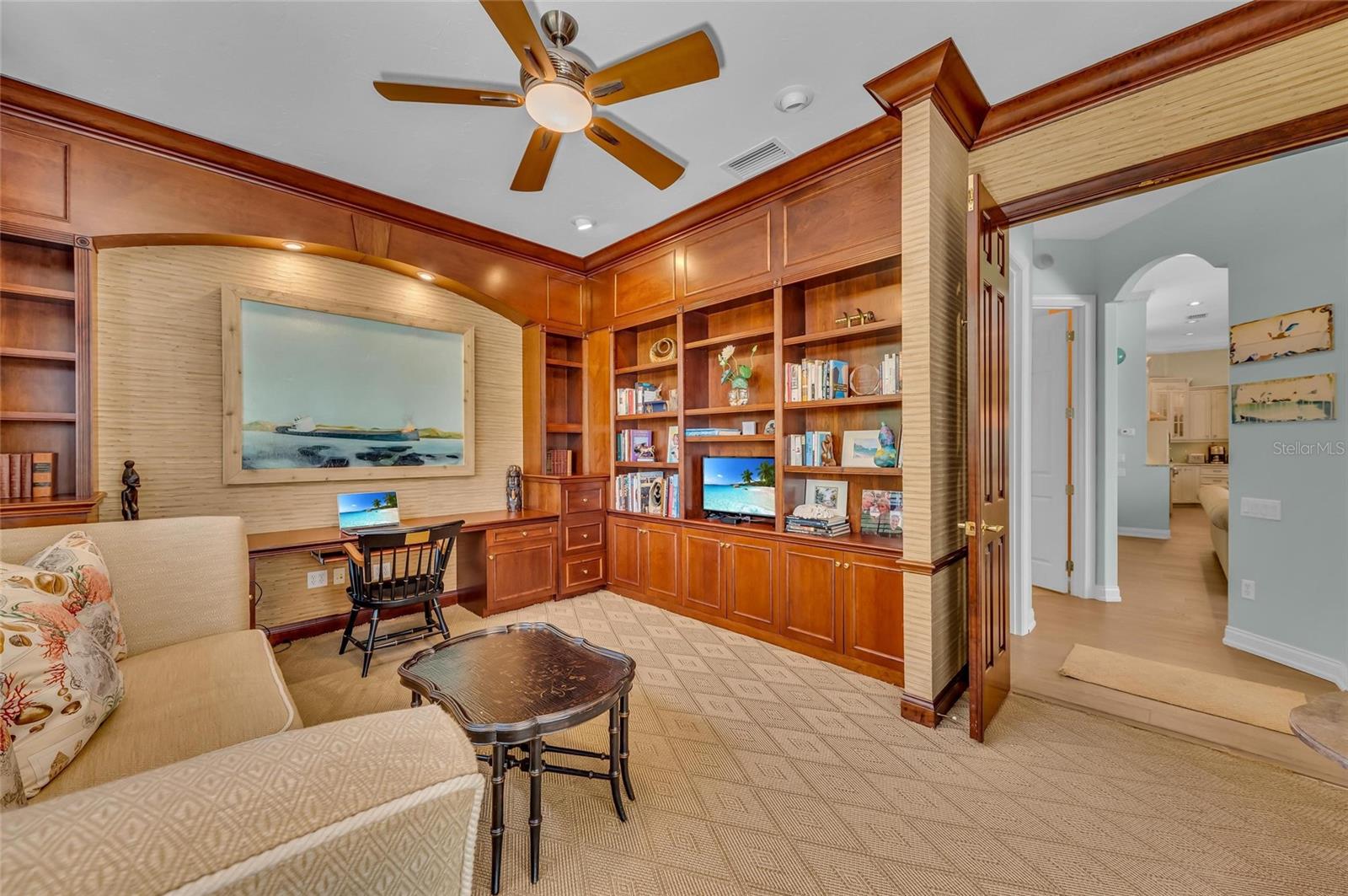 Listing photo id 21 for 8105 Warwick Gardens Lane
