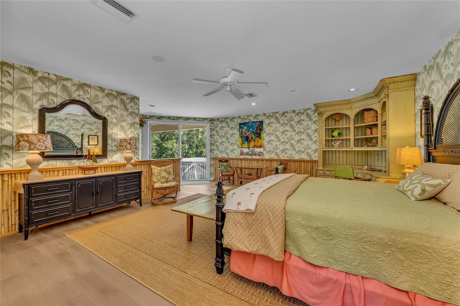 Listing photo id 22 for 8105 Warwick Gardens Lane