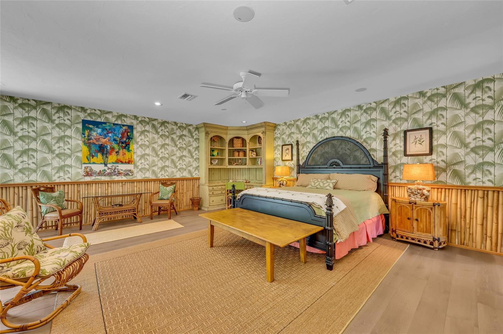 Listing photo id 23 for 8105 Warwick Gardens Lane