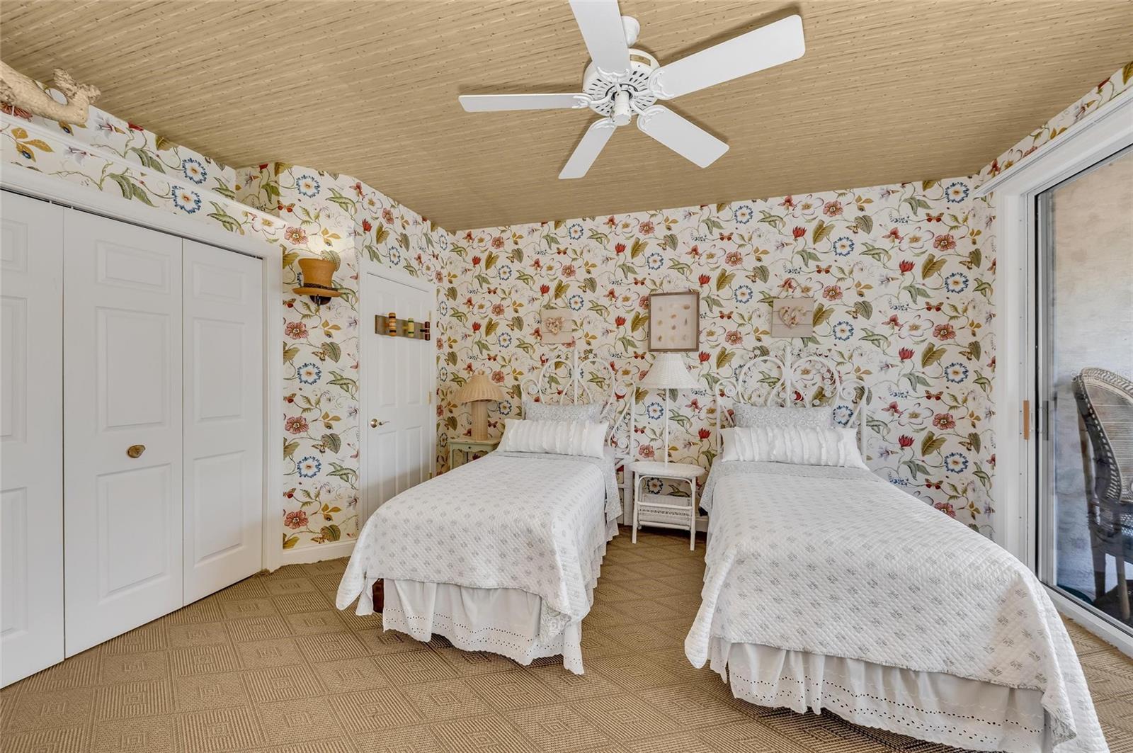Listing photo id 26 for 8105 Warwick Gardens Lane