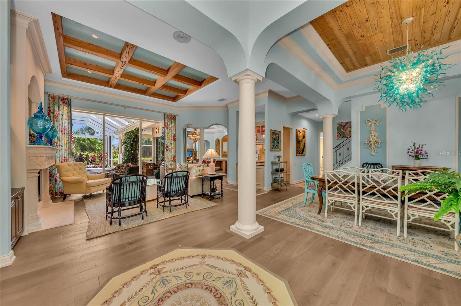 Listing photo id 1 for 8105 Warwick Gardens Lane