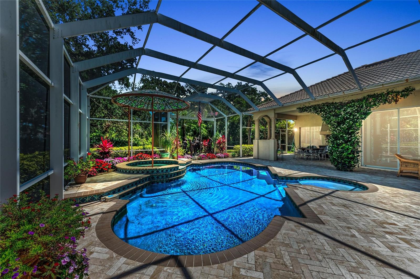 Listing photo id 29 for 8105 Warwick Gardens Lane