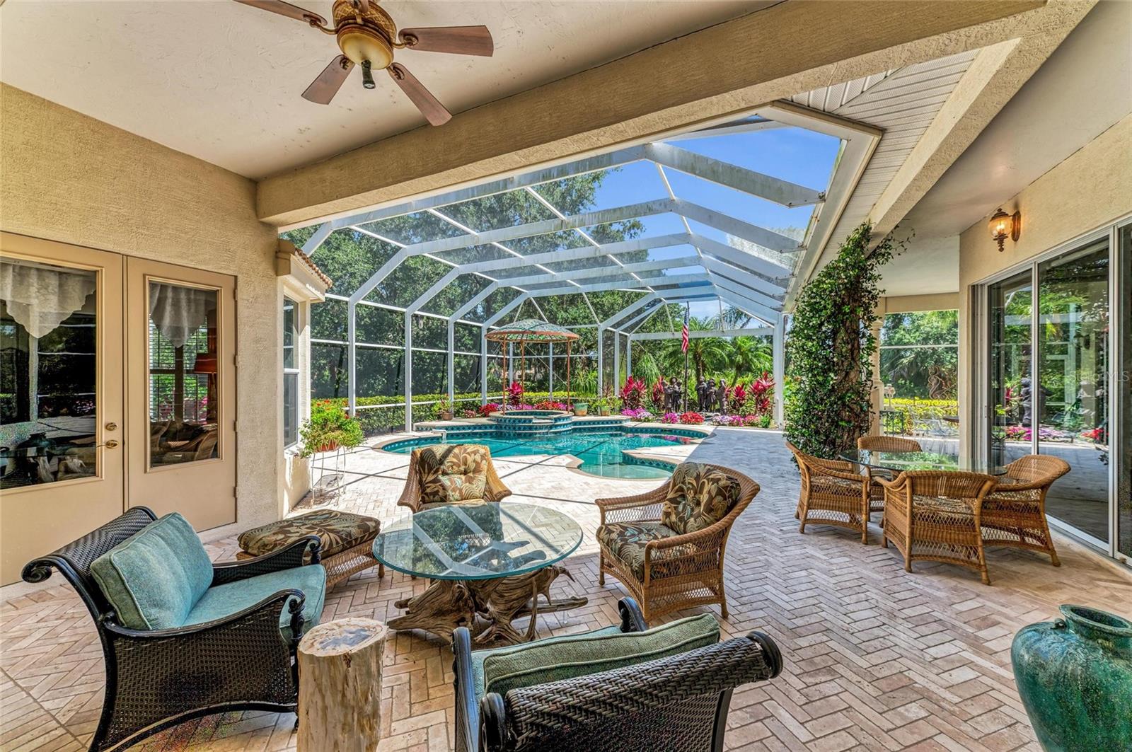 Listing photo id 30 for 8105 Warwick Gardens Lane