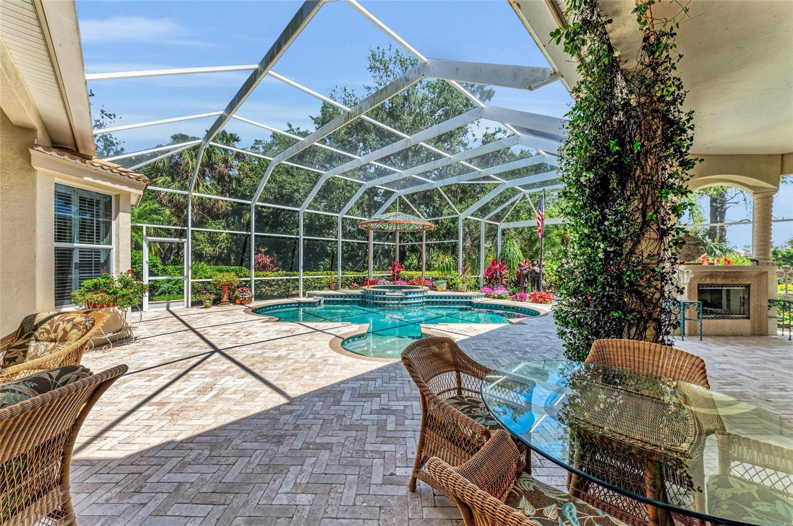 Listing photo id 31 for 8105 Warwick Gardens Lane