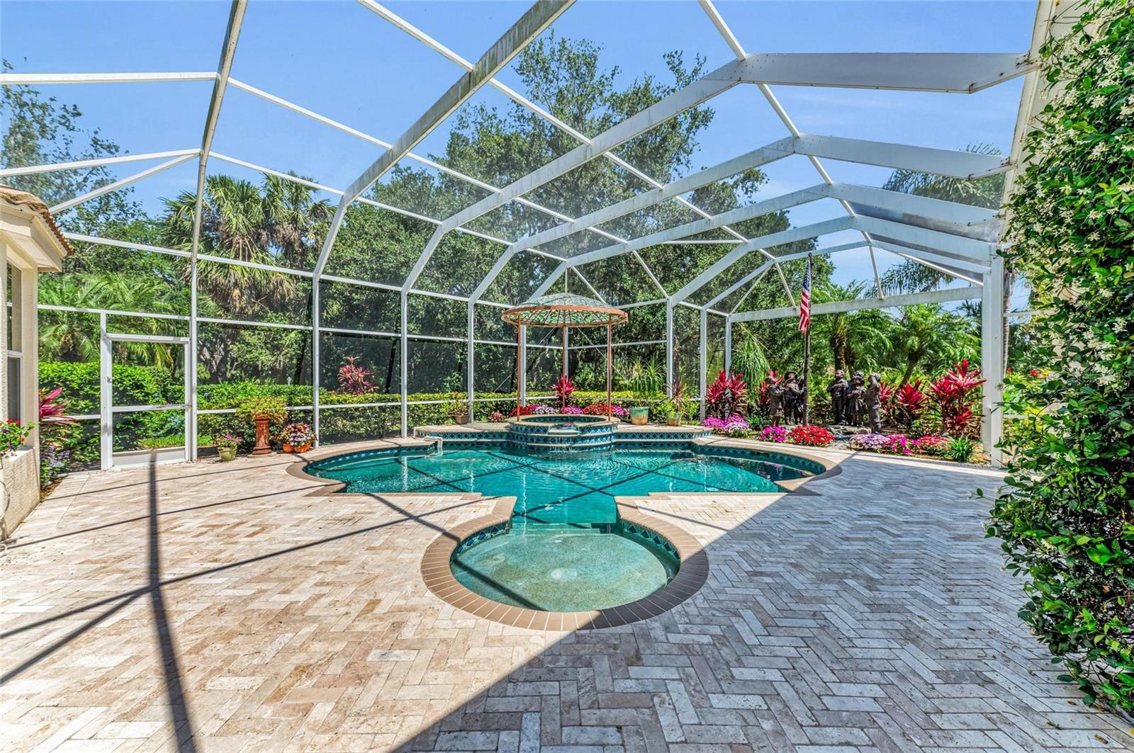 Listing photo id 32 for 8105 Warwick Gardens Lane