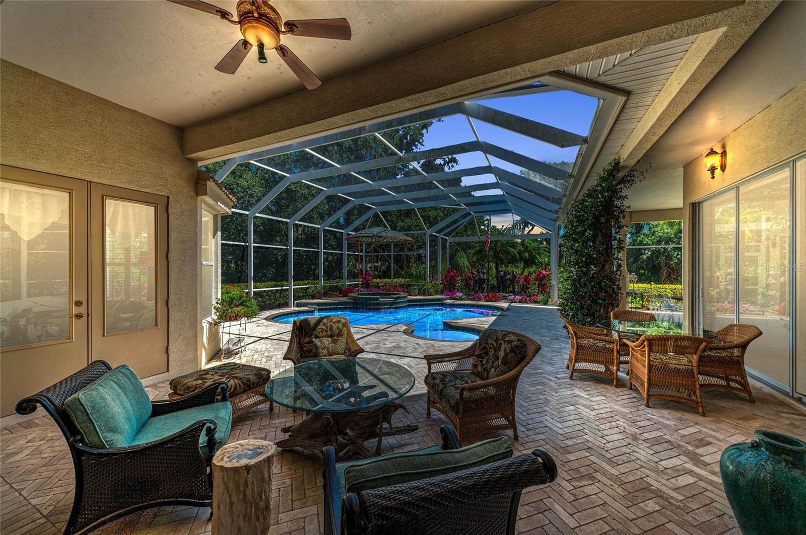 Listing photo id 37 for 8105 Warwick Gardens Lane