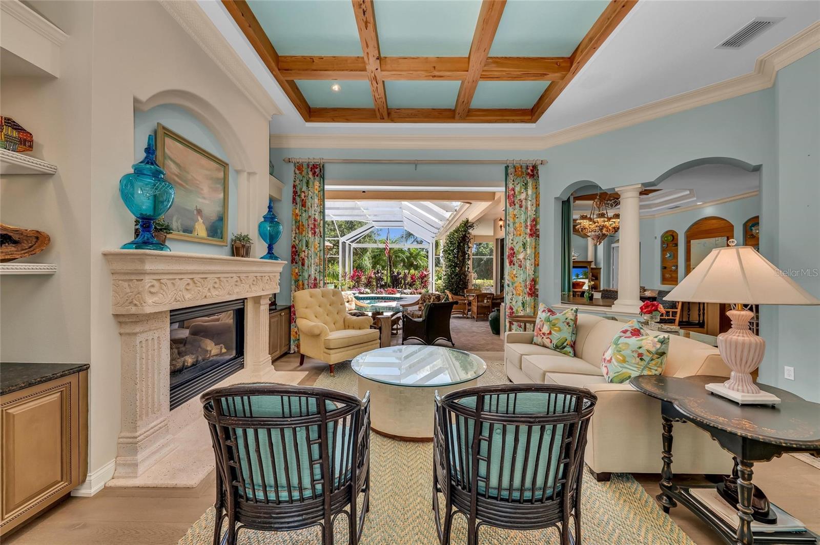 Listing photo id 2 for 8105 Warwick Gardens Lane