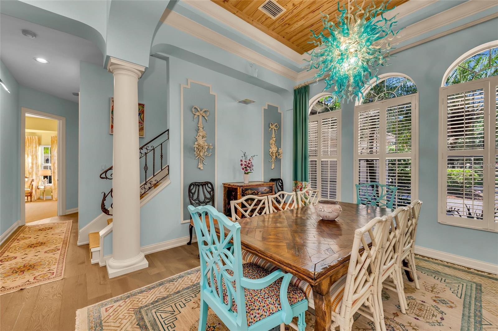 Listing photo id 6 for 8105 Warwick Gardens Lane