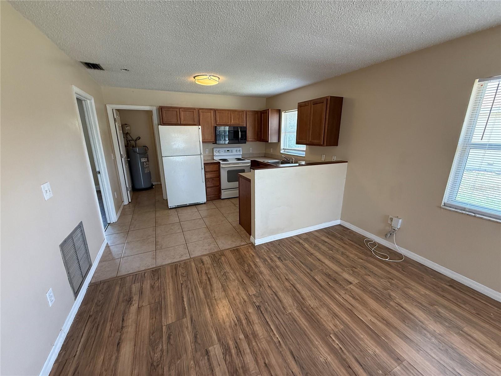 Image 4 of 15 For 11089 Pendleton Avenue A