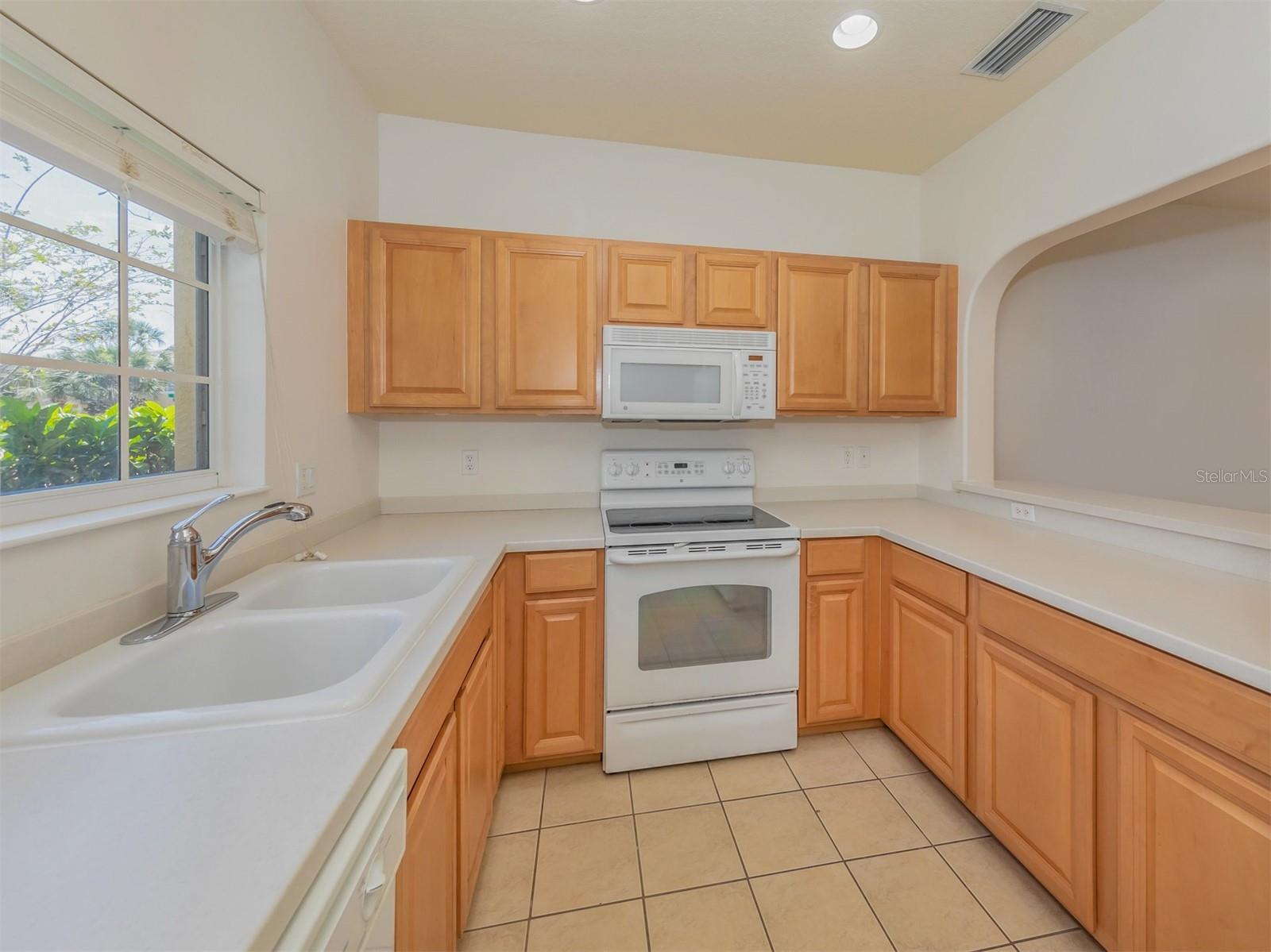 Image 15 of 31 For 13080 Tigers Eye Drive