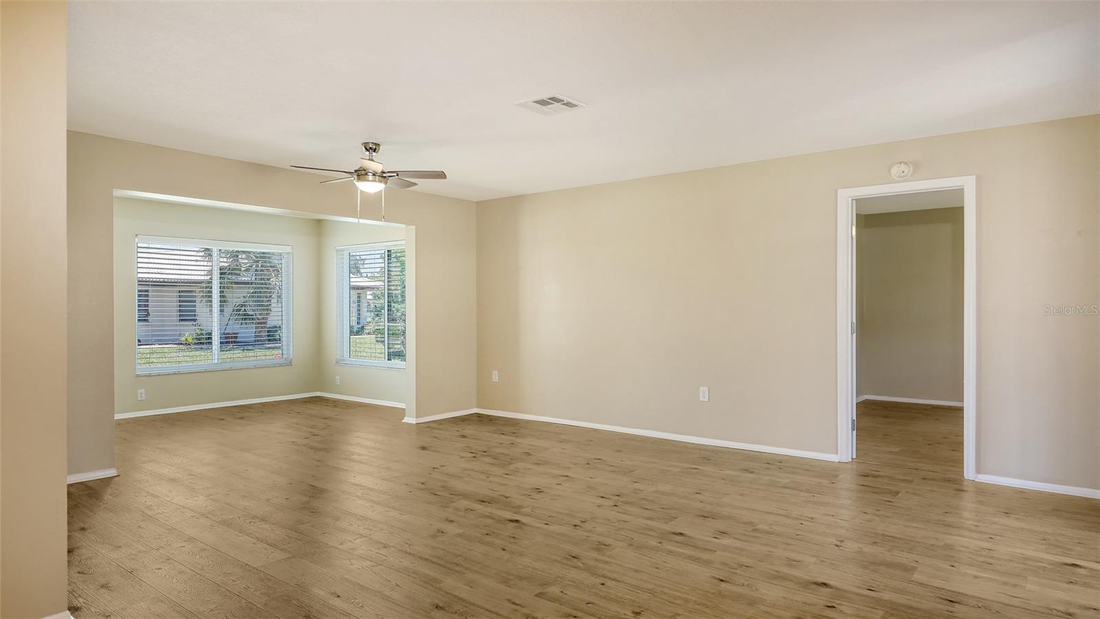 Image 10 of 40 For 445 Matisse Circle S 445