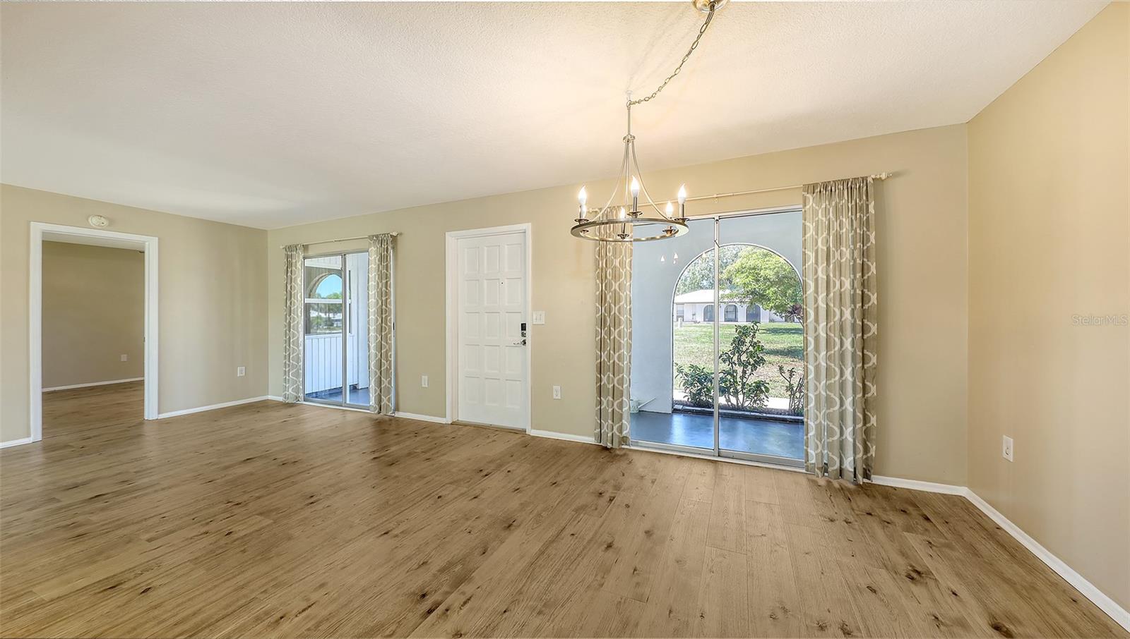 Image 13 of 40 For 445 Matisse Circle S 445
