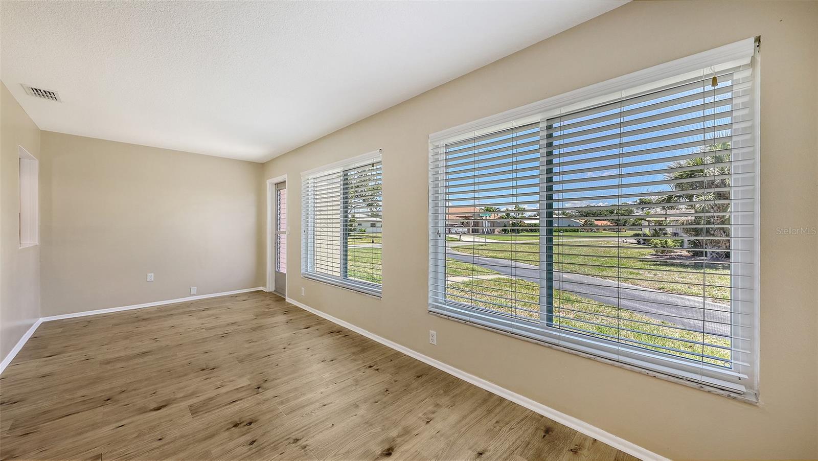 Image 17 of 40 For 445 Matisse Circle S 445