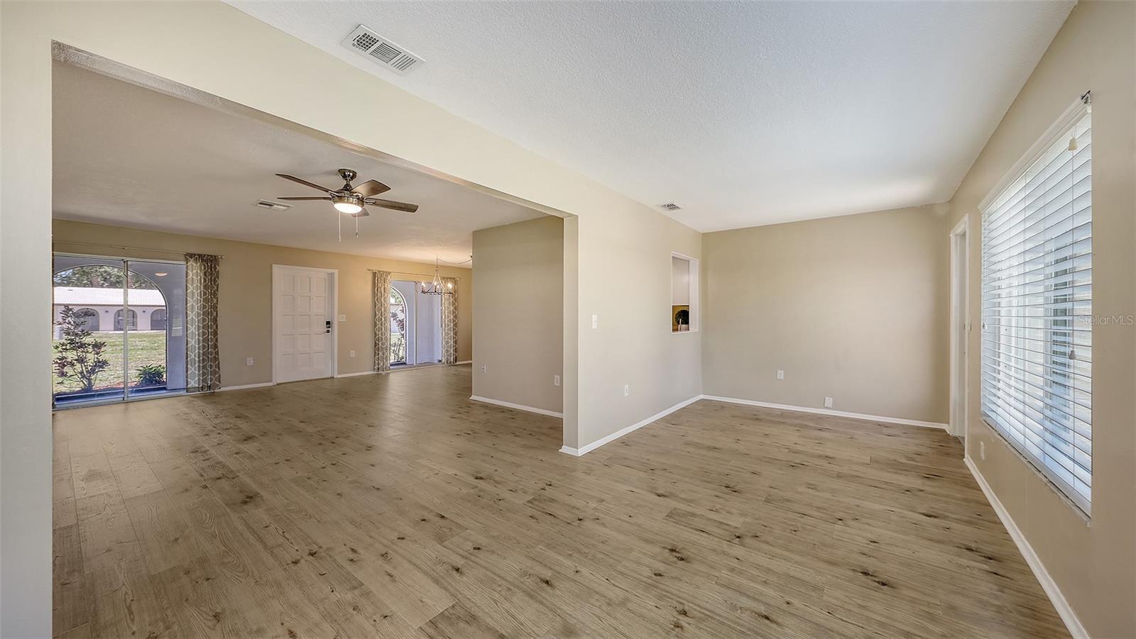 Image 20 of 40 For 445 Matisse Circle S 445