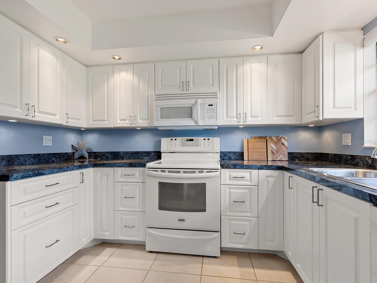 Image 16 of 41 For 3627 Longmeadow  39