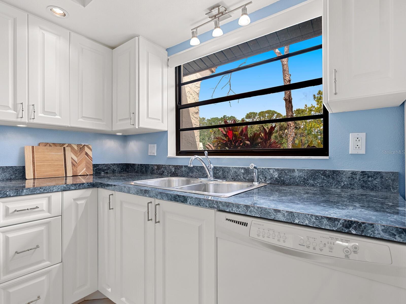 Image 18 of 41 For 3627 Longmeadow  39