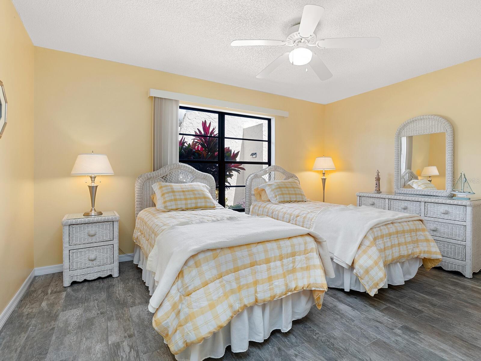 Image 22 of 41 For 3627 Longmeadow  39