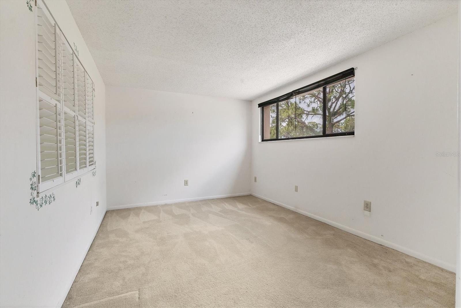 Image 20 of 60 For 5273 Myrtle Wood  37
