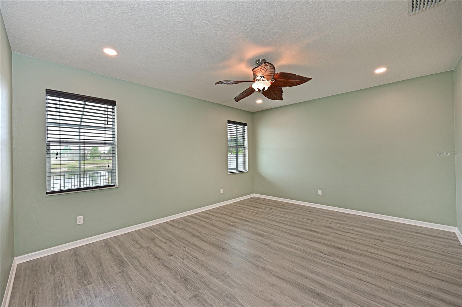 Image 15 of 39 For 11342 77th Street E