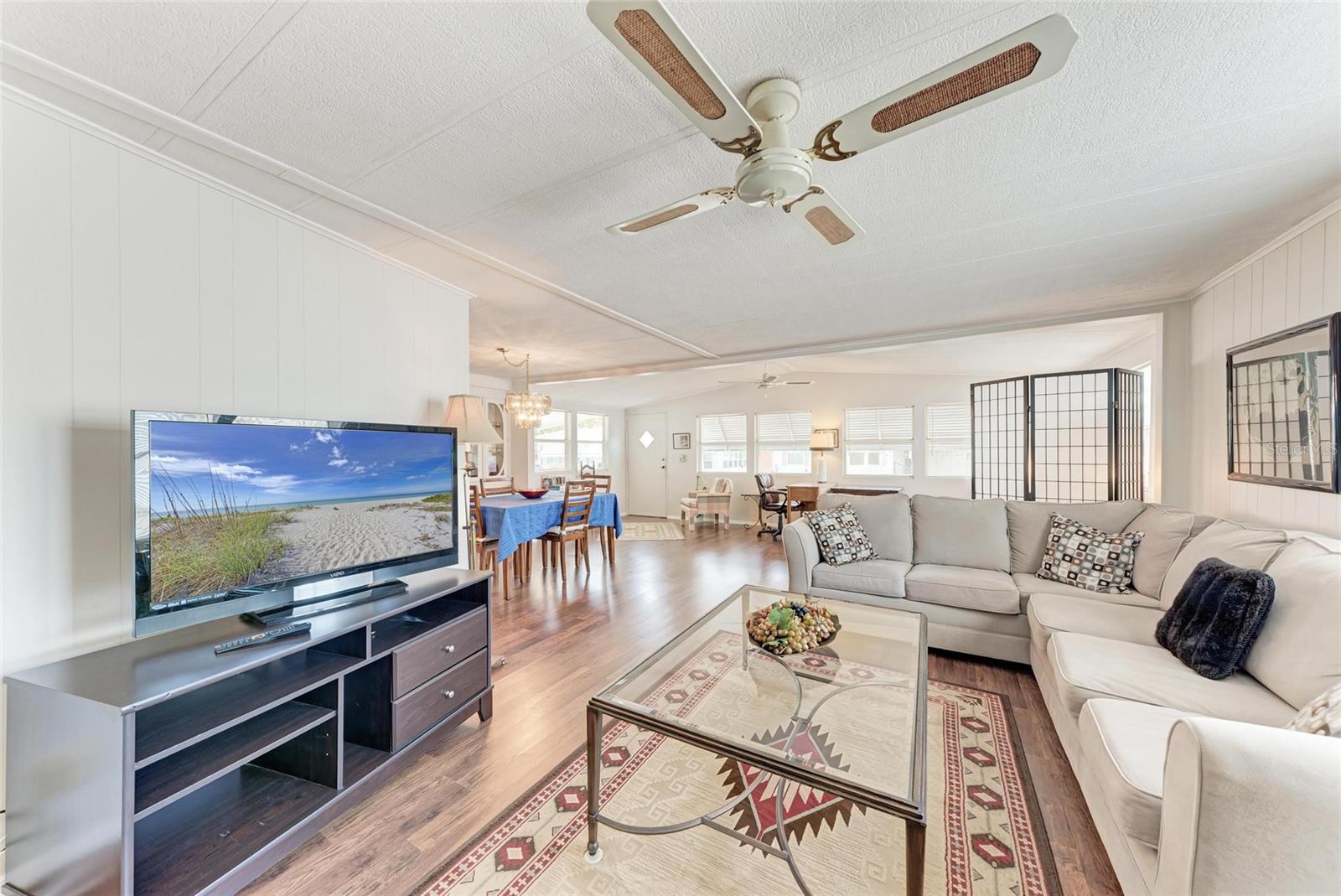 Image 10 of 42 For 5619 Bayshore Road 164