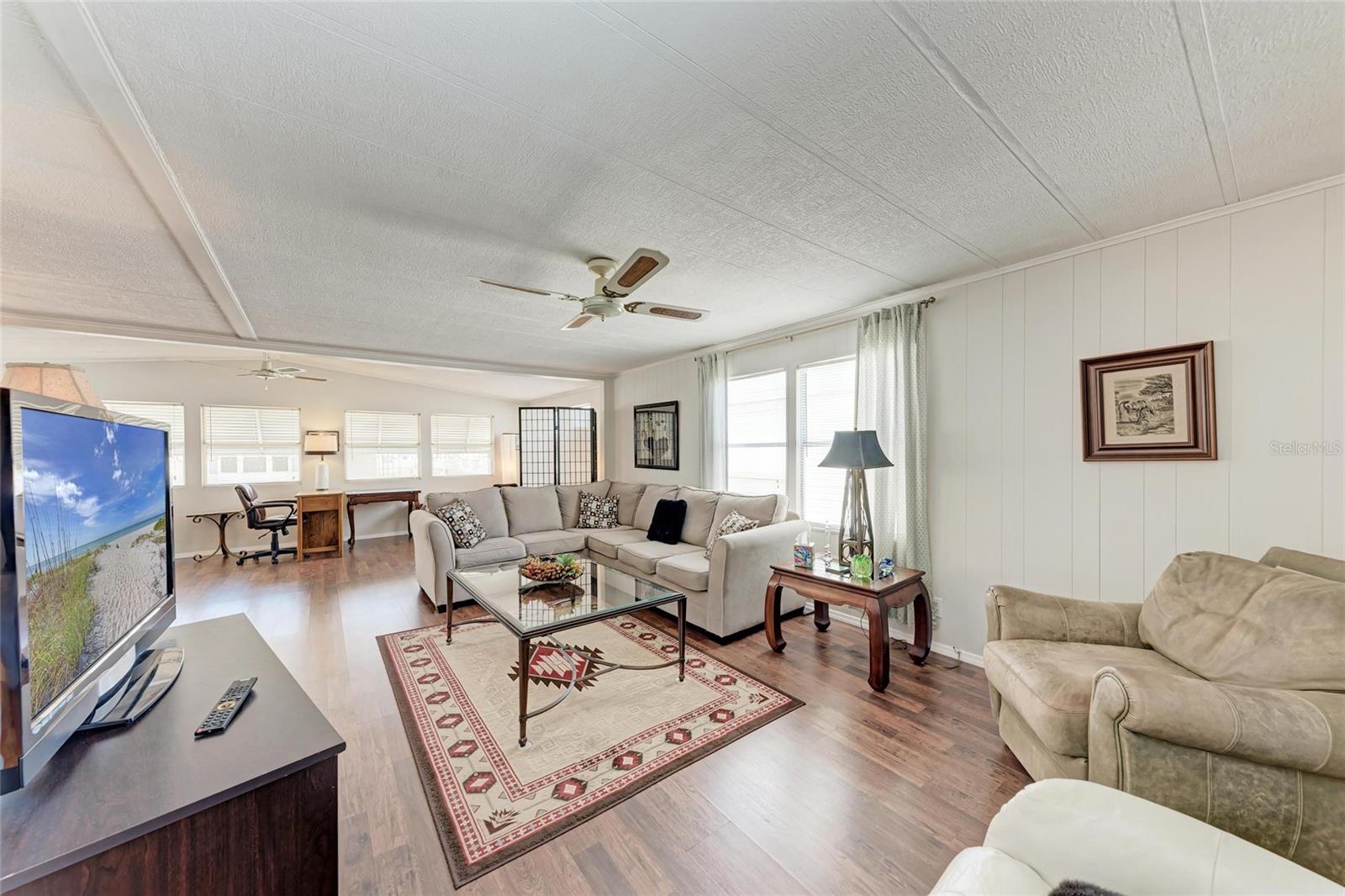 Image 11 of 42 For 5619 Bayshore Road 164