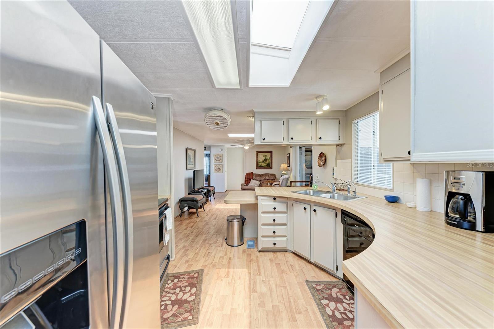 Image 12 of 42 For 5619 Bayshore Road 164