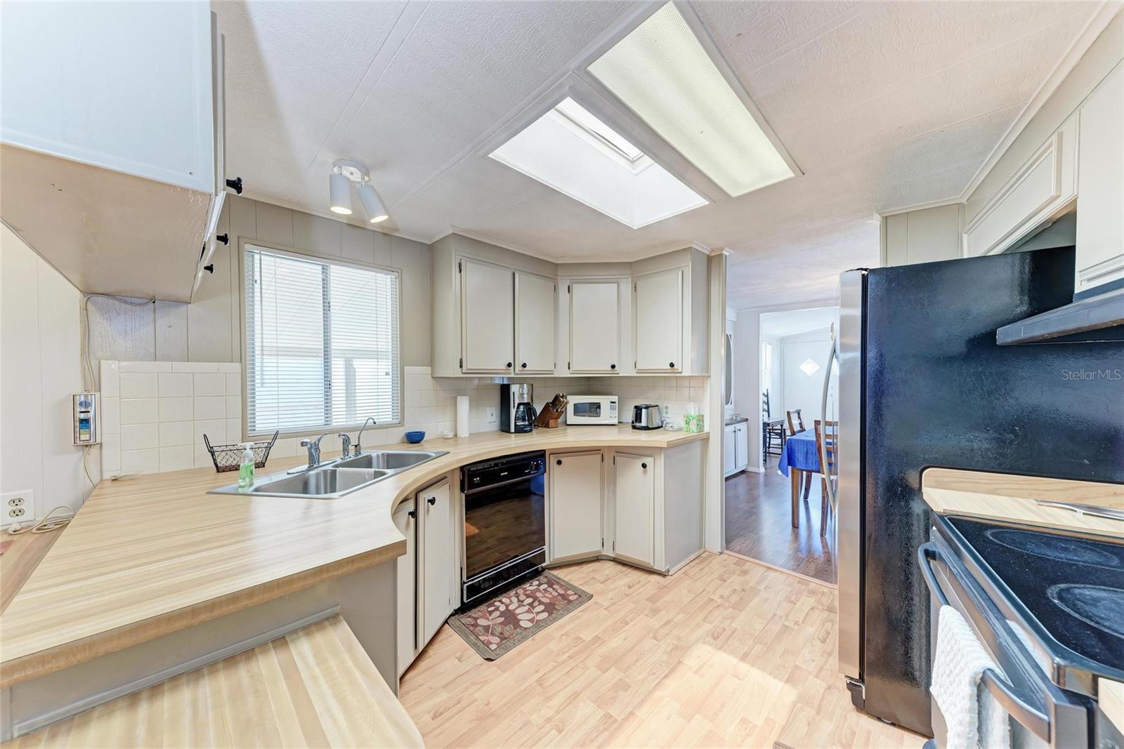 Image 14 of 42 For 5619 Bayshore Road 164