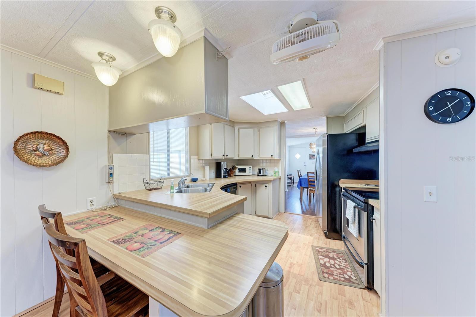 Image 15 of 42 For 5619 Bayshore Road 164
