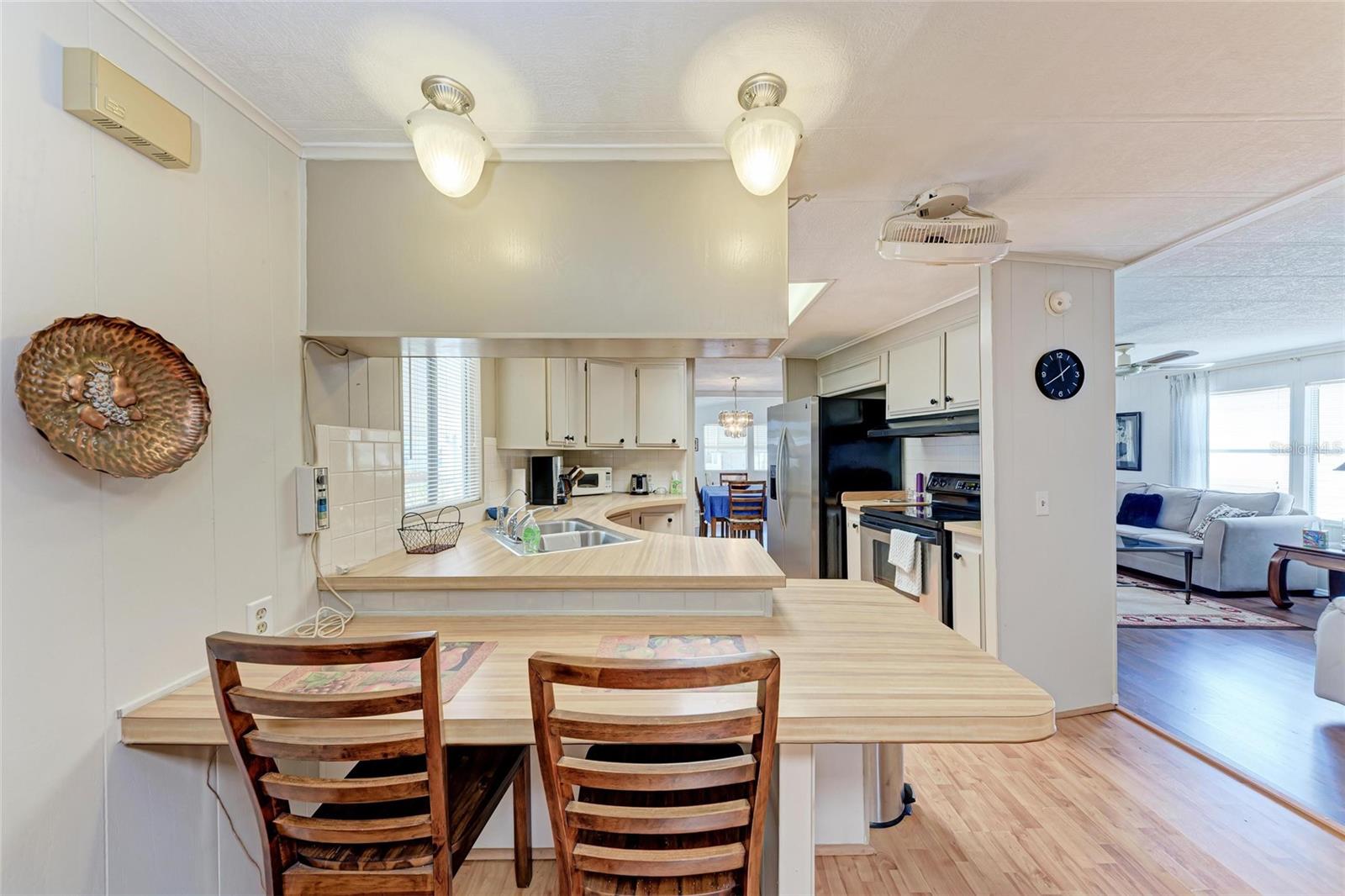 Image 16 of 42 For 5619 Bayshore Road 164