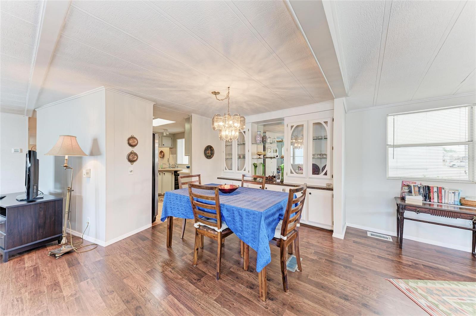 Image 17 of 42 For 5619 Bayshore Road 164