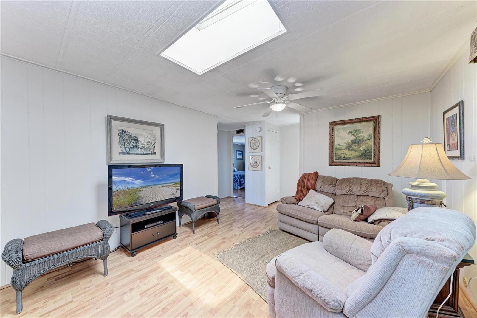 Image 19 of 42 For 5619 Bayshore Road 164