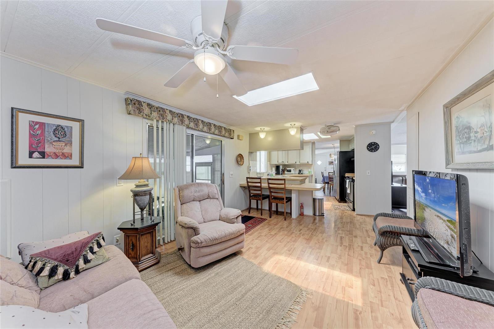 Image 20 of 42 For 5619 Bayshore Road 164