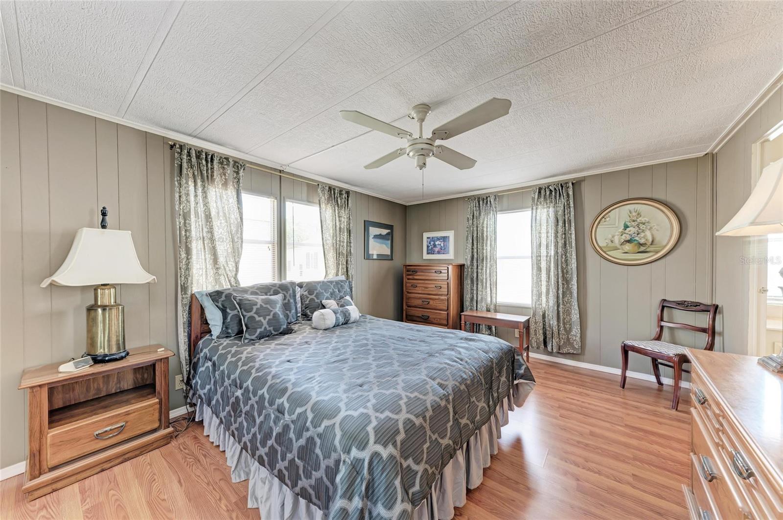 Image 21 of 42 For 5619 Bayshore Road 164