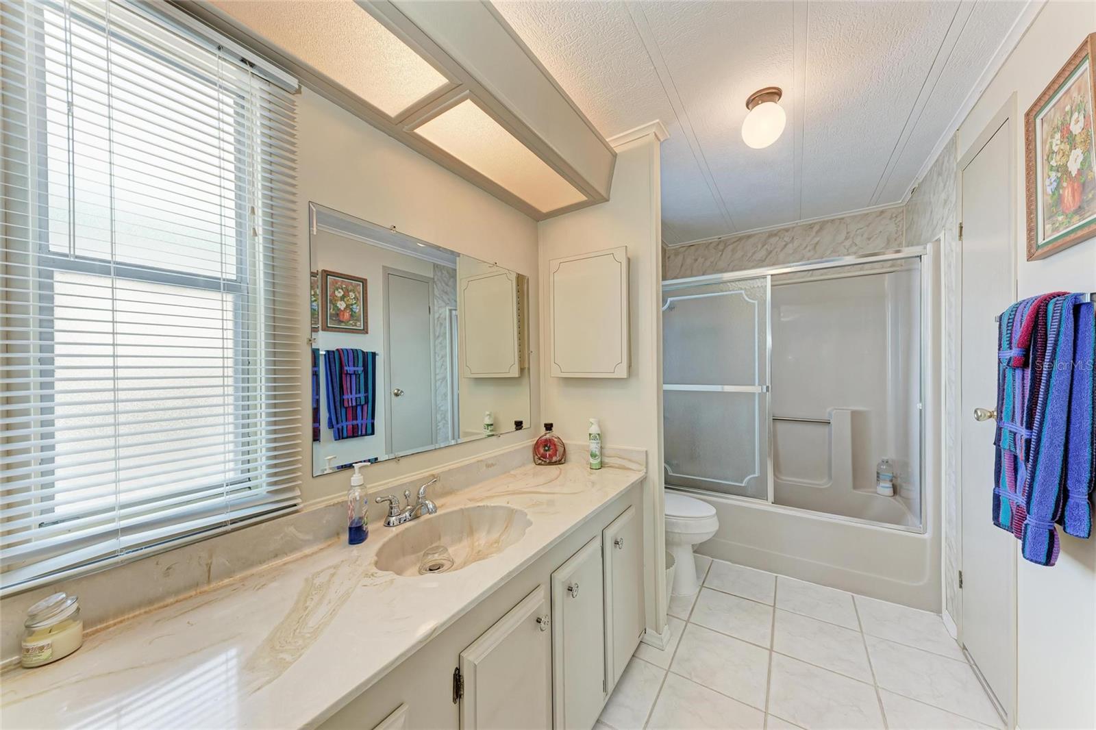 Image 25 of 42 For 5619 Bayshore Road 164